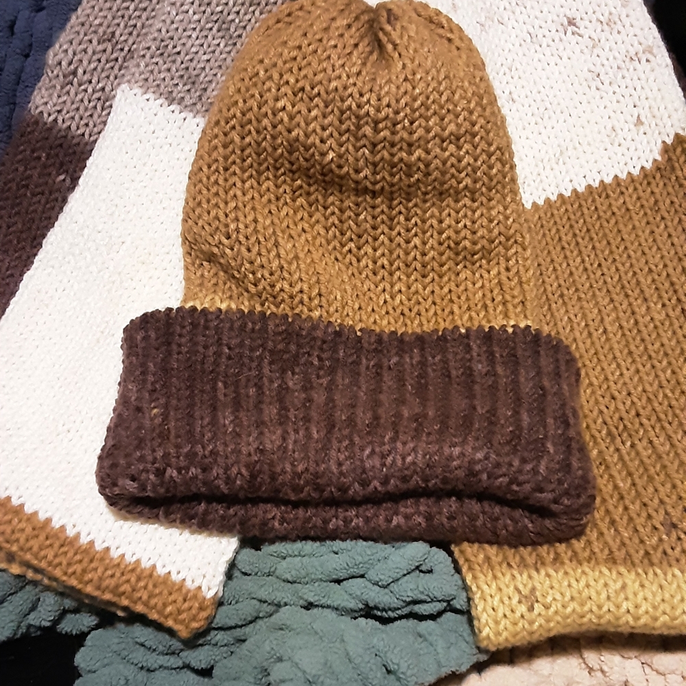 Beanie and scarf set made on loom